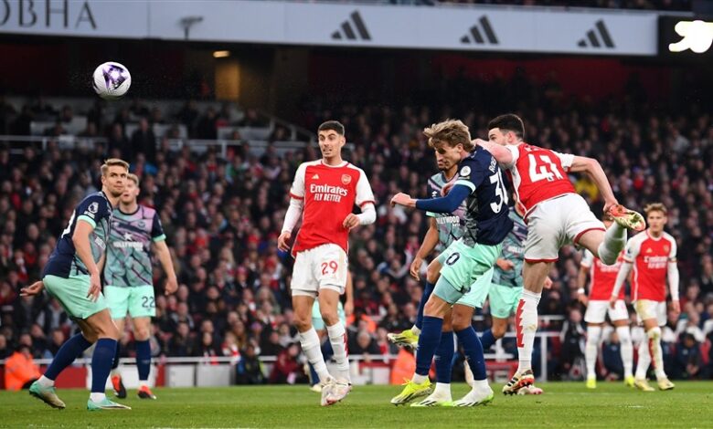أرسنال يفوز بصعوبة على برينتفورد 2-1 ويعتلي صدارة البريميرليج مؤقتا