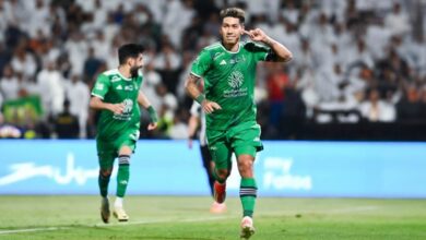 الأهلي يحول تأخره إلى فوز مستحق على الشباب 2-1