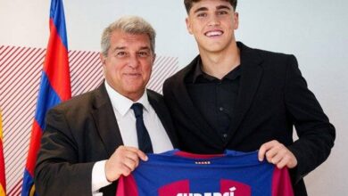 برشلونة يجدد عقد مدافعه الواعد كوبارسي حتى 2027
