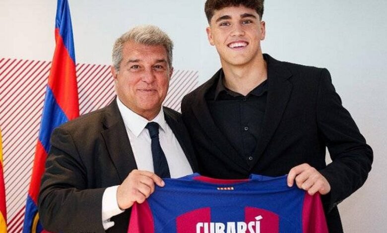 برشلونة يجدد عقد مدافعه الواعد كوبارسي حتى 2027