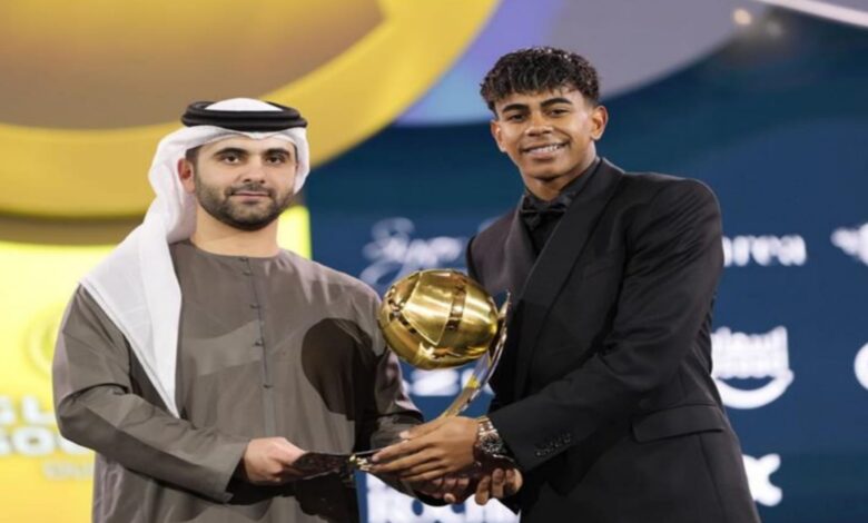 لامين يامال يكشف طموحاته مع برشلونة بعد فوزه بجائزة جلوب سوكر